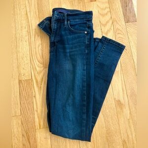 Woman’s skinny jeans